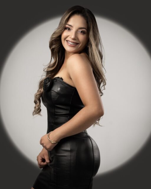 Birthday Queen Alert! 👑✨ ¿Lista para celebrar una nueva vuelta al sol? Hablemos por DM y diseñemos una sesión de retratos exclusiva para ti, donde tú seas la única protagonista. ¡Hagamos que tus fotos de cumple sean inolvidables! 🎂📸
#RetratoFemenino #FotografiaEditorial #SesionDeFotosMujer #CumpleañosInolvidable #MujerEmpoderada