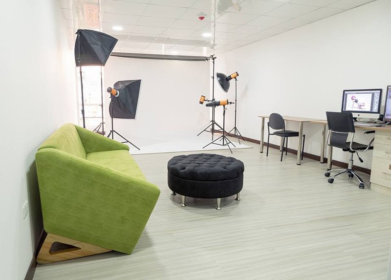 primer estudio de Alejandro Cajas, Quito