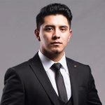 fotografía de perfil de un testimonio del trabajao de alejandro cajas, creador de Ac Studio