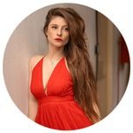 fotografía de perfil de un testimonio del trabajao de alejandro cajas, creador de Ac Studio